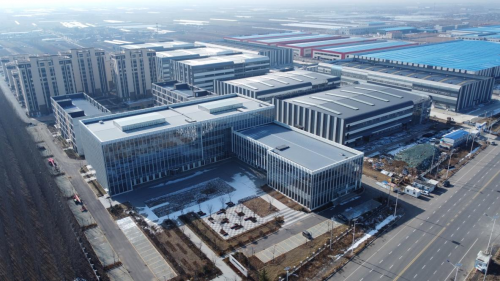 青岛市莱西高科技工业园巨峰产业化基地项目钢结构全面封顶(图2) 青岛市莱西高科技工业园巨峰产业化基地项目钢结构全面封顶(图2)