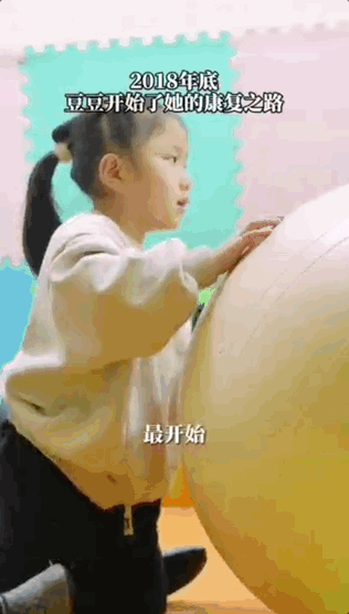 首次!被邀上春晚!脑瘫女孩豆豆、影老板、田鼠大婶他们才是闪闪发亮的明星(图4) 首次!被邀上春晚!脑瘫女孩豆豆、影老板、田鼠大婶他们才是闪闪发亮的明星(图4)