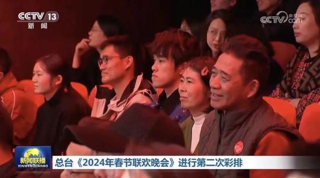 首次!被邀上春晚!脑瘫女孩豆豆、影老板、田鼠大婶他们才是闪闪发亮的明星(图26) 首次!被邀上春晚!脑瘫女孩豆豆、影老板、田鼠大婶他们才是闪闪发亮的明星(图26)
