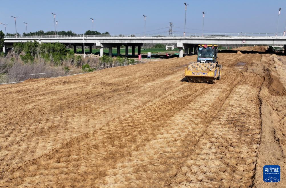 河北涿州:北拒马河涿州段应急防洪治理工程施工正酣(图4) 河北涿州:北拒马河涿州段应急防洪治理工程施工正酣(图4)