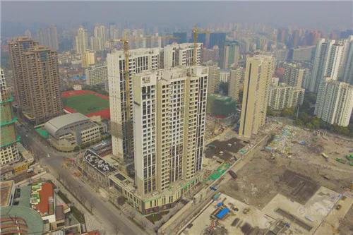 房价落万物升?谁在为房地产买单?(图2) 房价落万物升?谁在为房地产买单?(图2)