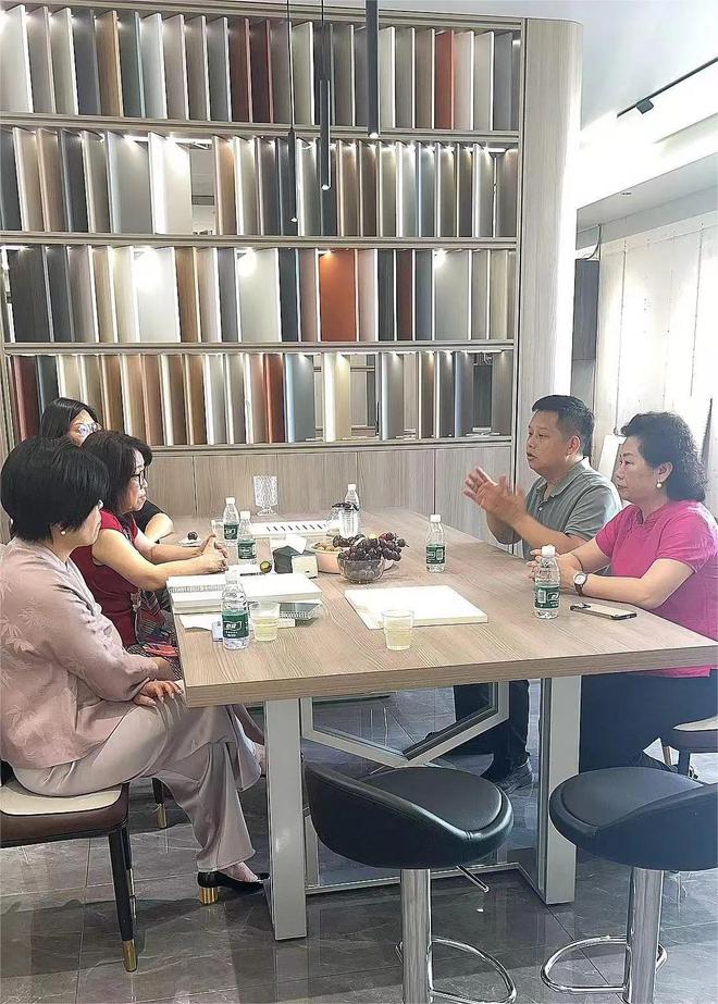 发展健康家居打造绿色空间 住房和城乡建设部建筑杂志社社长文林峰一行调研全铝家居(图2) 发展健康家居打造绿色空间 住房和城乡建设部建筑杂志社社长文林峰一行调研全铝家居(图2)