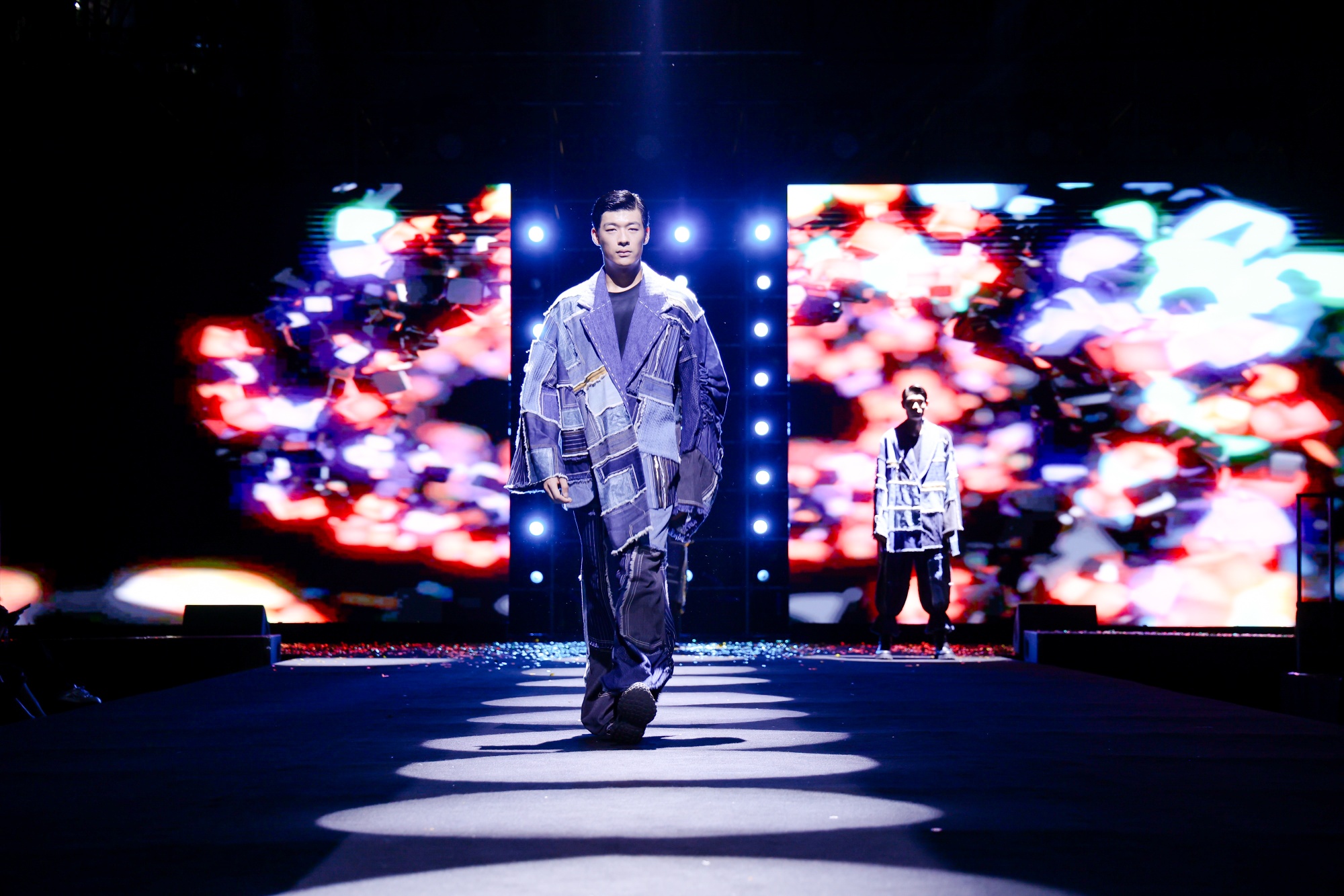 第七届中国·汉正街服装服饰博览会暨2024龙腾国际时尚男装周开幕(图2) 第七届中国·汉正街服装服饰博览会暨2024龙腾国际时尚男装周开幕(图2)