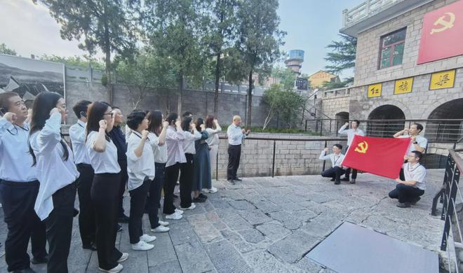 中国建筑材料联合会党委赴红旗渠开展主题党日活动(图3) 中国建筑材料联合会党委赴红旗渠开展主题党日活动(图3)
