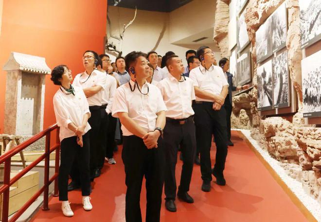 中国建筑材料联合会党委赴红旗渠开展主题党日活动(图5) 中国建筑材料联合会党委赴红旗渠开展主题党日活动(图5)