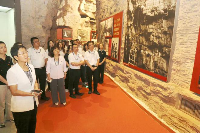 中国建筑材料联合会党委赴红旗渠开展主题党日活动(图6) 中国建筑材料联合会党委赴红旗渠开展主题党日活动(图6)