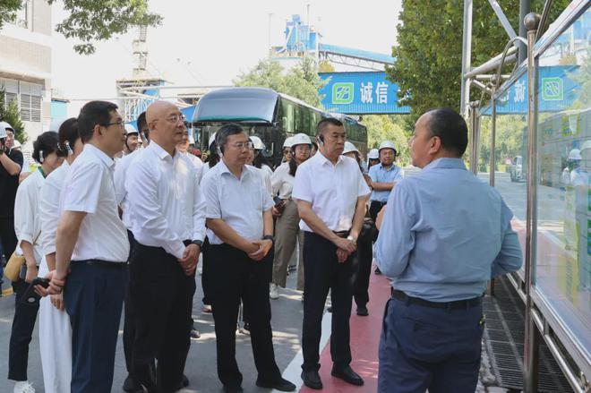 中国建筑材料联合会党委赴红旗渠开展主题党日活动(图4) 中国建筑材料联合会党委赴红旗渠开展主题党日活动(图4)