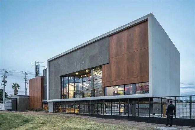 集装箱建筑案例|来自不同国家不同地区的集装箱办公楼造型鉴赏(图10) 集装箱建筑案例|来自不同国家不同地区的集装箱办公楼造型鉴赏(图10)
