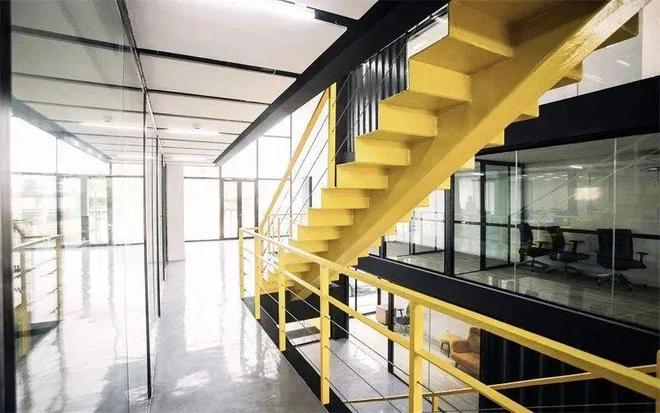 集装箱建筑案例|来自不同国家不同地区的集装箱办公楼造型鉴赏(图15) 集装箱建筑案例|来自不同国家不同地区的集装箱办公楼造型鉴赏(图15)