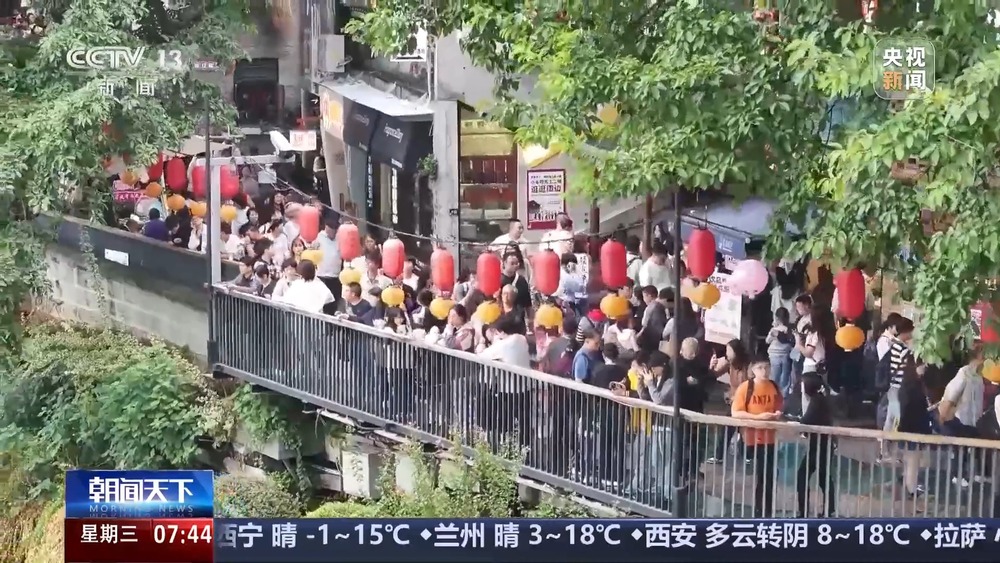5城50场首发首秀首展活动 精品消费月亮点来了(图5) 5城50场首发首秀首展活动 精品消费月亮点来了(图5)