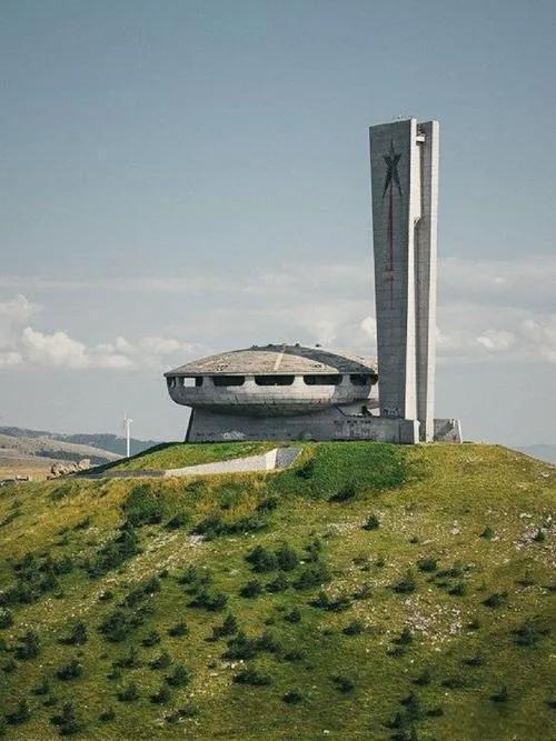 苏联未来建筑:力量与梦想的乌托邦美学(图2) 苏联未来建筑:力量与梦想的乌托邦美学(图2)