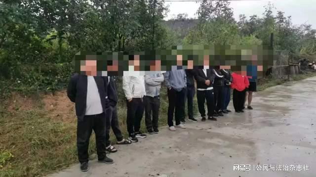 石家庄公安交警严查超员违法行为确保道路交通安全(图2) 石家庄公安交警严查超员违法行为确保道路交通安全(图2)