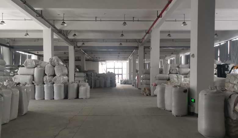 稳订单拓市场应变各有妙招!全国最大家纺市场众多外贸企业24小时不停工(图2) 稳订单拓市场应变各有妙招!全国最大家纺市场众多外贸企业24小时不停工(图2)