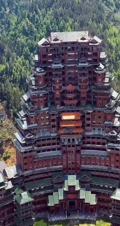 负债400亿!却花2亿修建“天下第一水司楼”多家接手公司跑路(图16) 负债400亿!却花2亿修建“天下第一水司楼”多家接手公司跑路(图16)