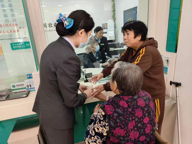 中国农业银行洛阳关林支行：“农情暖域”传递“青”动力 “工会驿站”彰显“爱”风尚