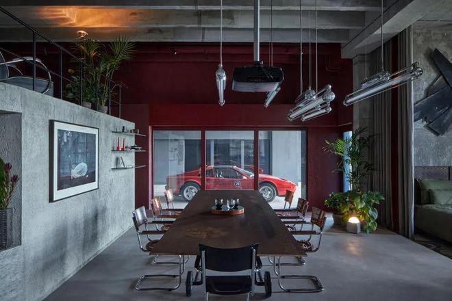 上个世纪的飞机零部件大楼被改造成时间与空间交织的工业风loft(图2) 上个世纪的飞机零部件大楼被改造成时间与空间交织的工业风loft(图2)