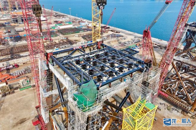 我国承建的最复杂国际海上油气工程项目导管架封顶(图3) 我国承建的最复杂国际海上油气工程项目导管架封顶(图3)