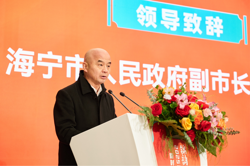 构建国潮时尚产业新生态!“锦韵潮城 风尚许村”2025国风时尚面料新春推广季暨面料供应链对接会开幕(图4) 构建国潮时尚产业新生态!“锦韵潮城 风尚许村”2025国风时尚面料新春推广季暨面料供应链对接会开幕(图4)