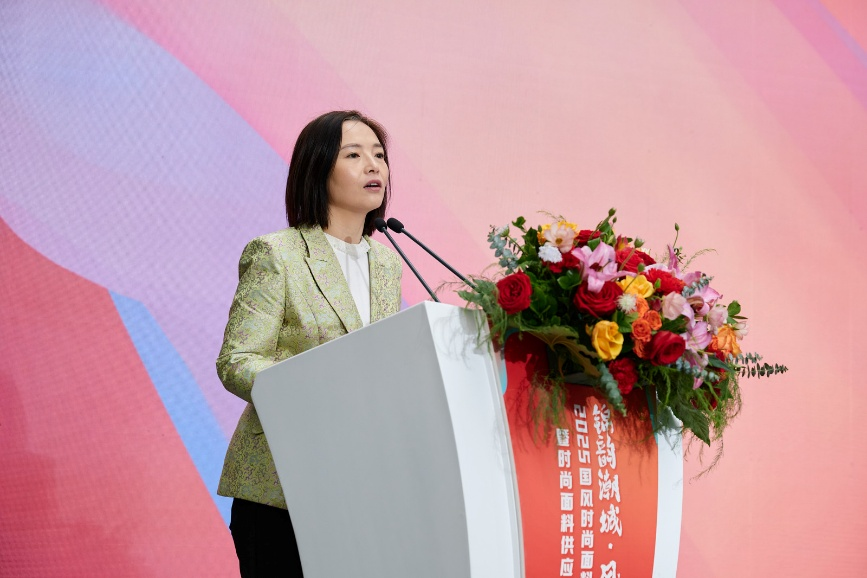 构建国潮时尚产业新生态!“锦韵潮城 风尚许村”2025国风时尚面料新春推广季暨面料供应链对接会开幕(图11) 构建国潮时尚产业新生态!“锦韵潮城 风尚许村”2025国风时尚面料新春推广季暨面料供应链对接会开幕(图11)